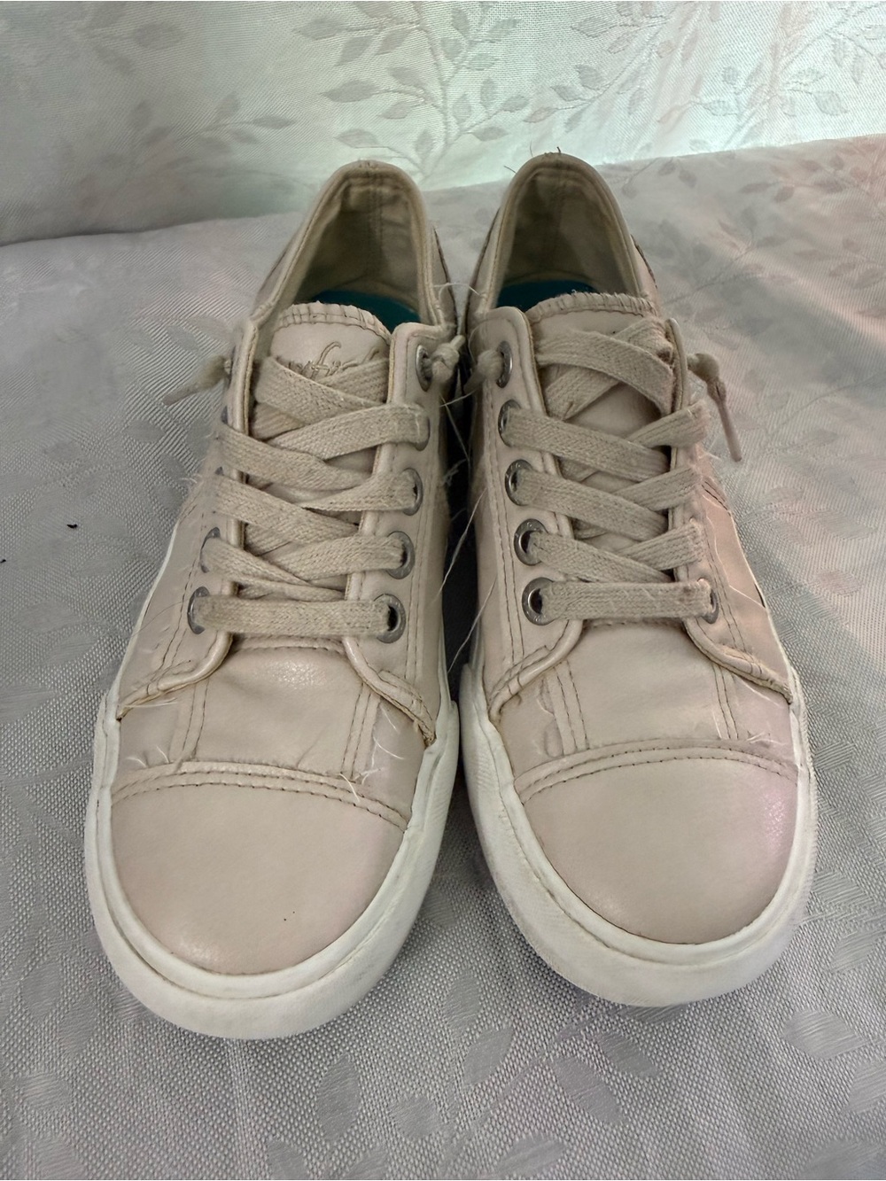 Women's Low-Top Lace-Up Sneakers in Cream